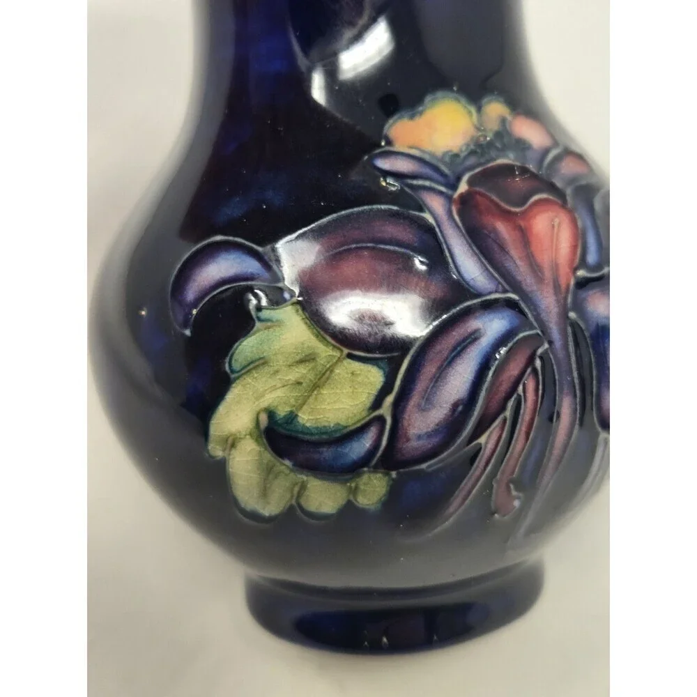 VINTAGE MOORCROFT POTTERY SET OF 2 SMALL VASES BUD VASE BLUE ORCHID ENGLAND RARE